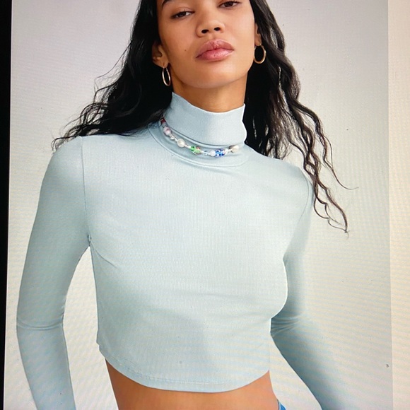 aritzia blue freshman cropped turtleneck - Picture 3 of 3